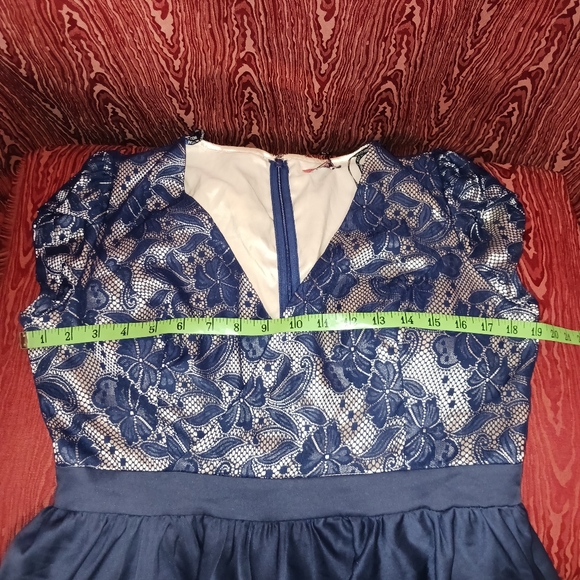 CHI CHI Navy Blue Lace Cap Sleeve Back Zip Pockets Dress Size 12 - Picture 15 of 16